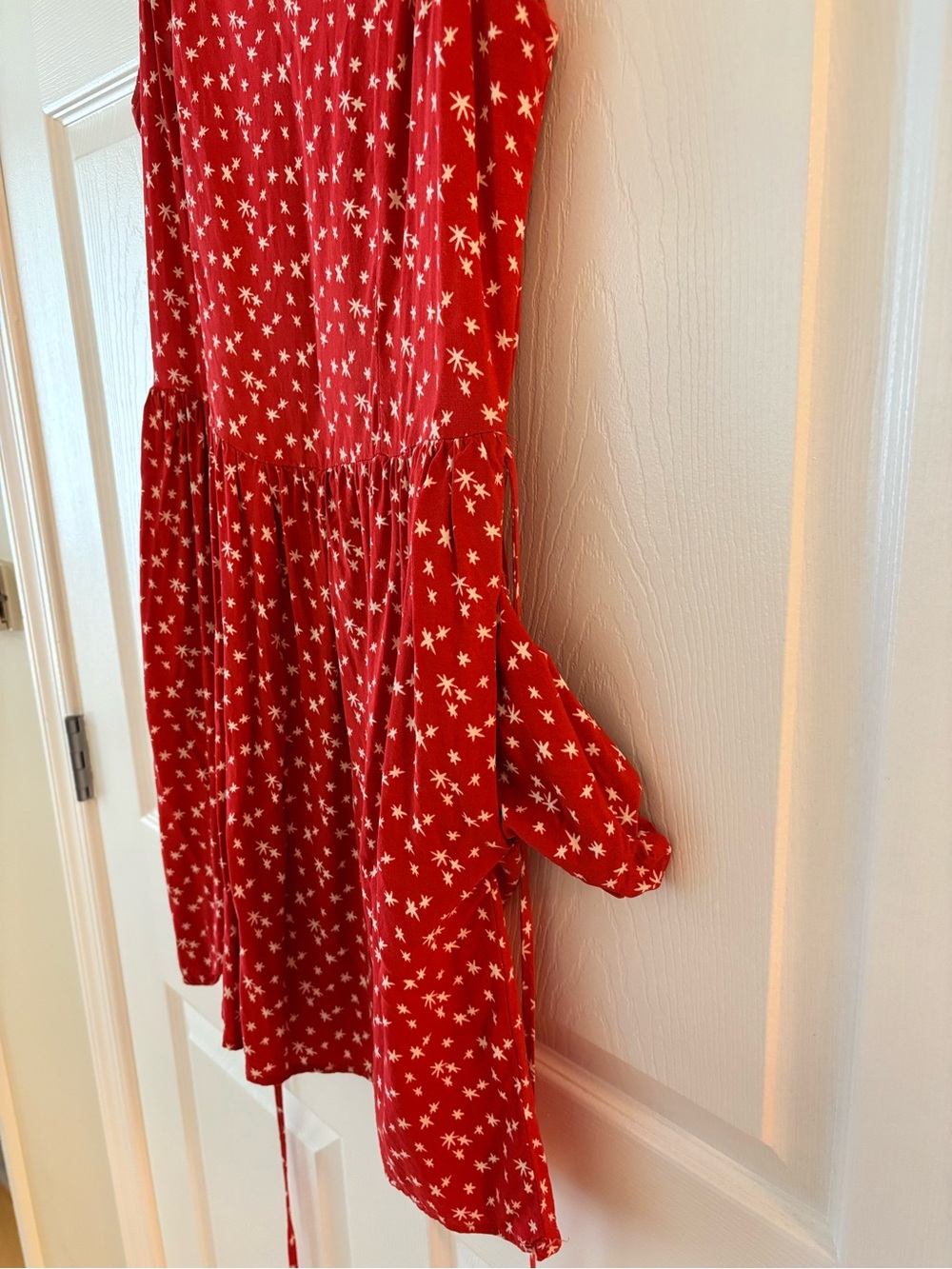 Red Sleeveless V-Neck Star Print Dress with POCKETS - Picture 5 of 5